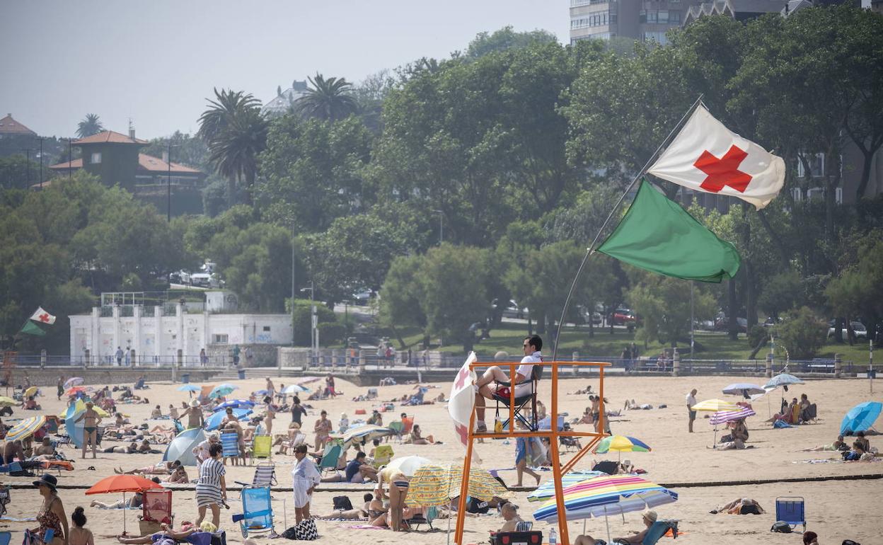 Servicio de 24 horas de limpieza para las playas de Santander este verano