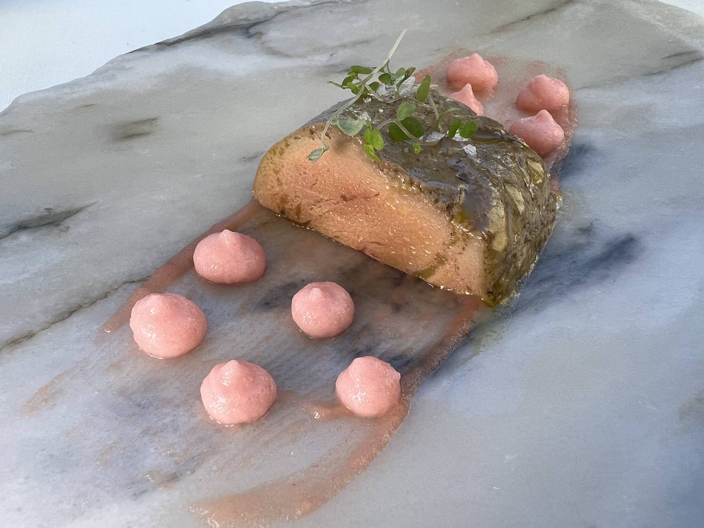 Samuel Fernández desarrolla propuestas muy gustosas con toques creativos pero sin olvidar los conceptos clásicos | La carta cuenta con una amplia y atractiva variedad de entrantes antes de llegar a los pescados del día