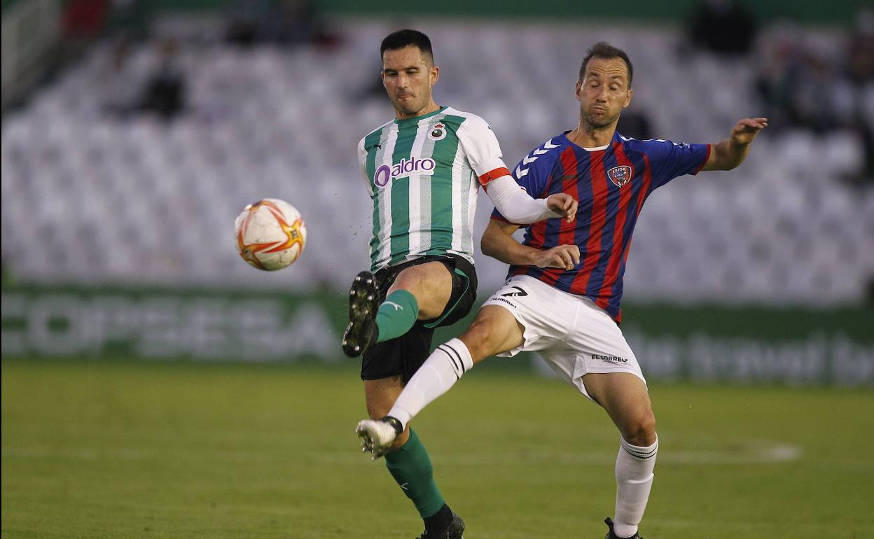 Isma López, en un partido contra la Sociedad Deportiva Leioa. 