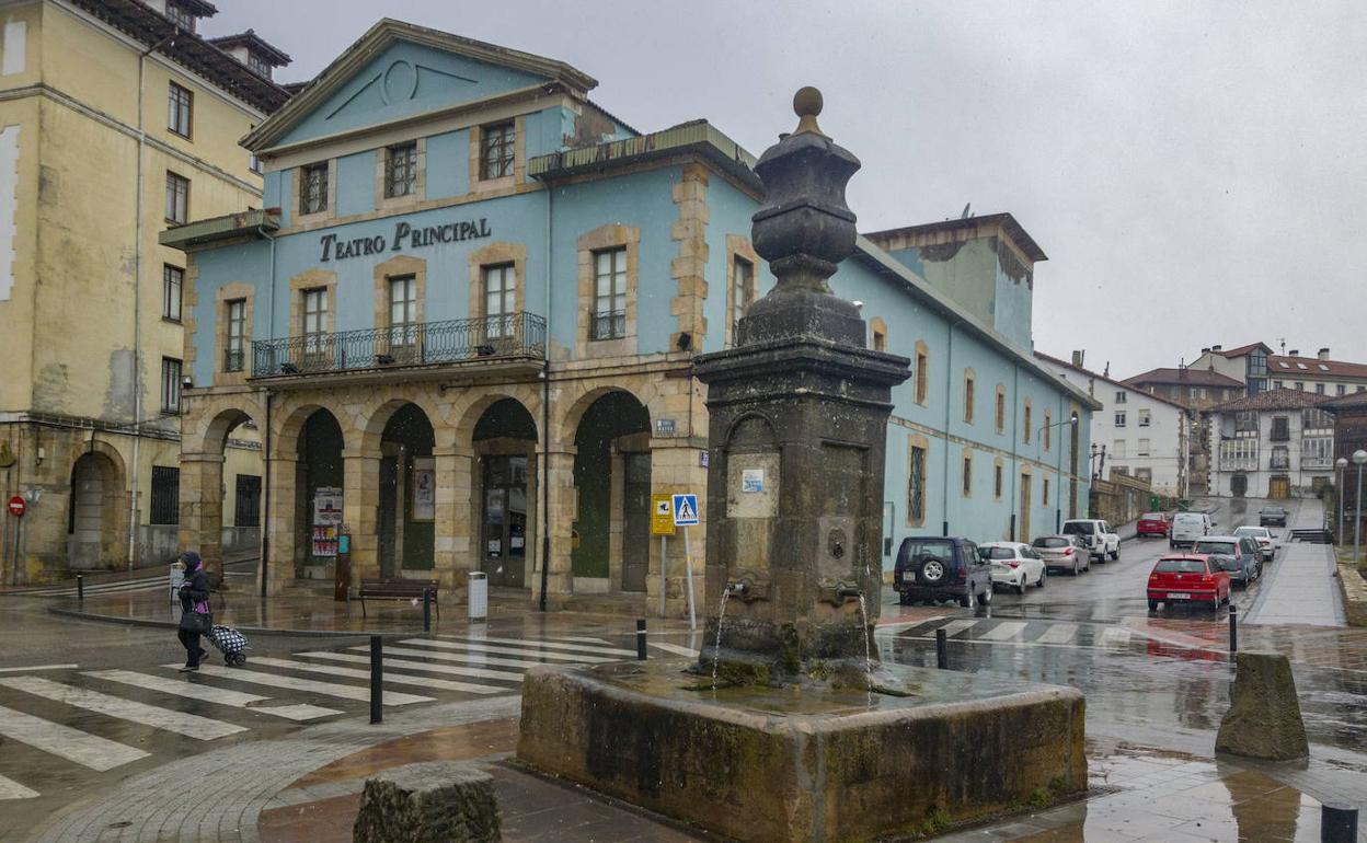 Vista de la Fuente de la Aurora, Teatro Principal y la calle Mayor. 