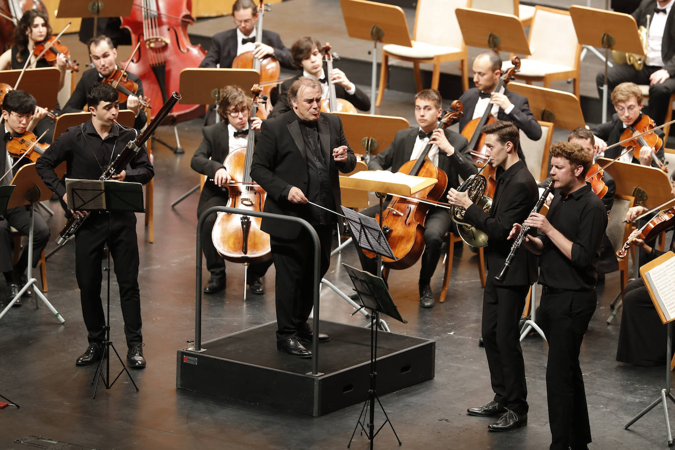 Jaime Martín volvió a la Sala Argenta para dirigir el concierto inaugural del Encuentro de Música y Academia con la voz de la soprano María Isabel Segarra 