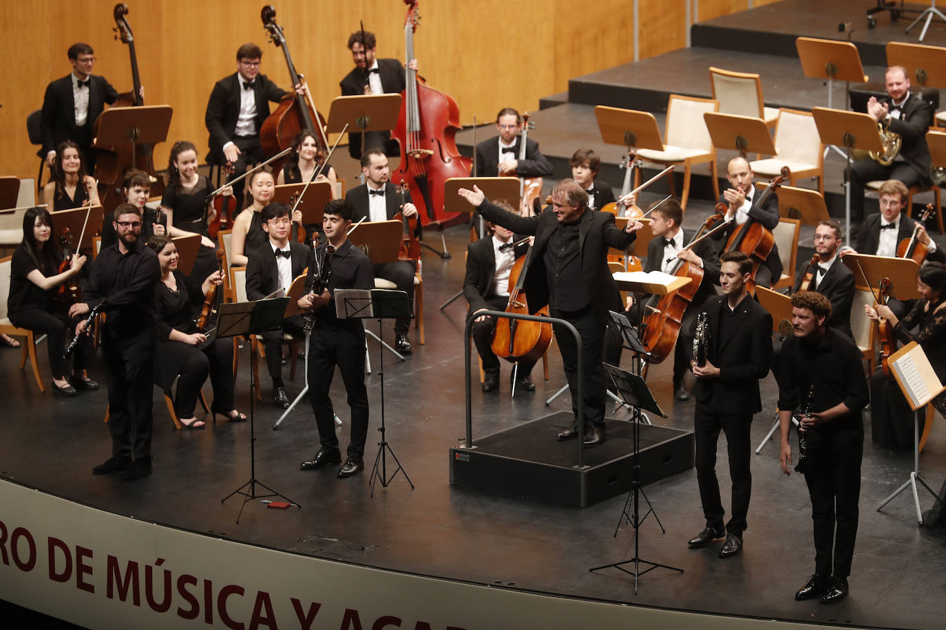 Jaime Martín volvió a la Sala Argenta para dirigir el concierto inaugural del Encuentro de Música y Academia con la voz de la soprano María Isabel Segarra 