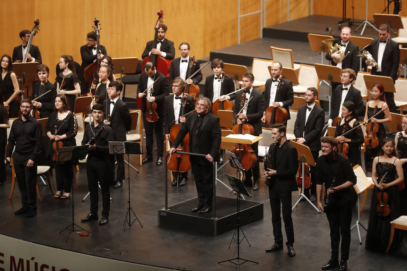 Jaime Martín volvió a la Sala Argenta para dirigir el concierto inaugural del Encuentro de Música y Academia con la voz de la soprano María Isabel Segarra 