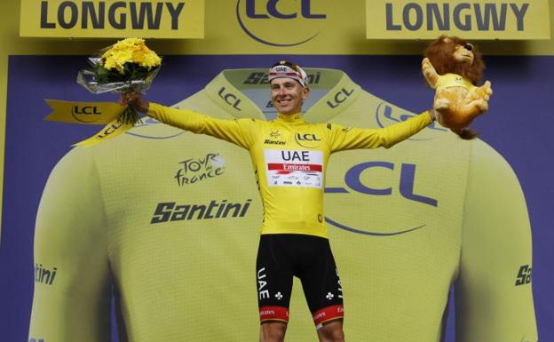 Tadej Pogacar, con el maillot amarillo del Tour de Francia.