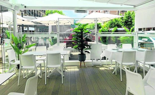 El Túnel, en pleno puerto de Laredo, y su terraza cosmopolita. 