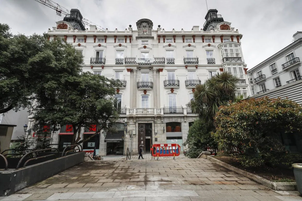 El hotel del Club de Regatas deberá cerrar sus puertas al no tener licencia  | El Diario Montañés