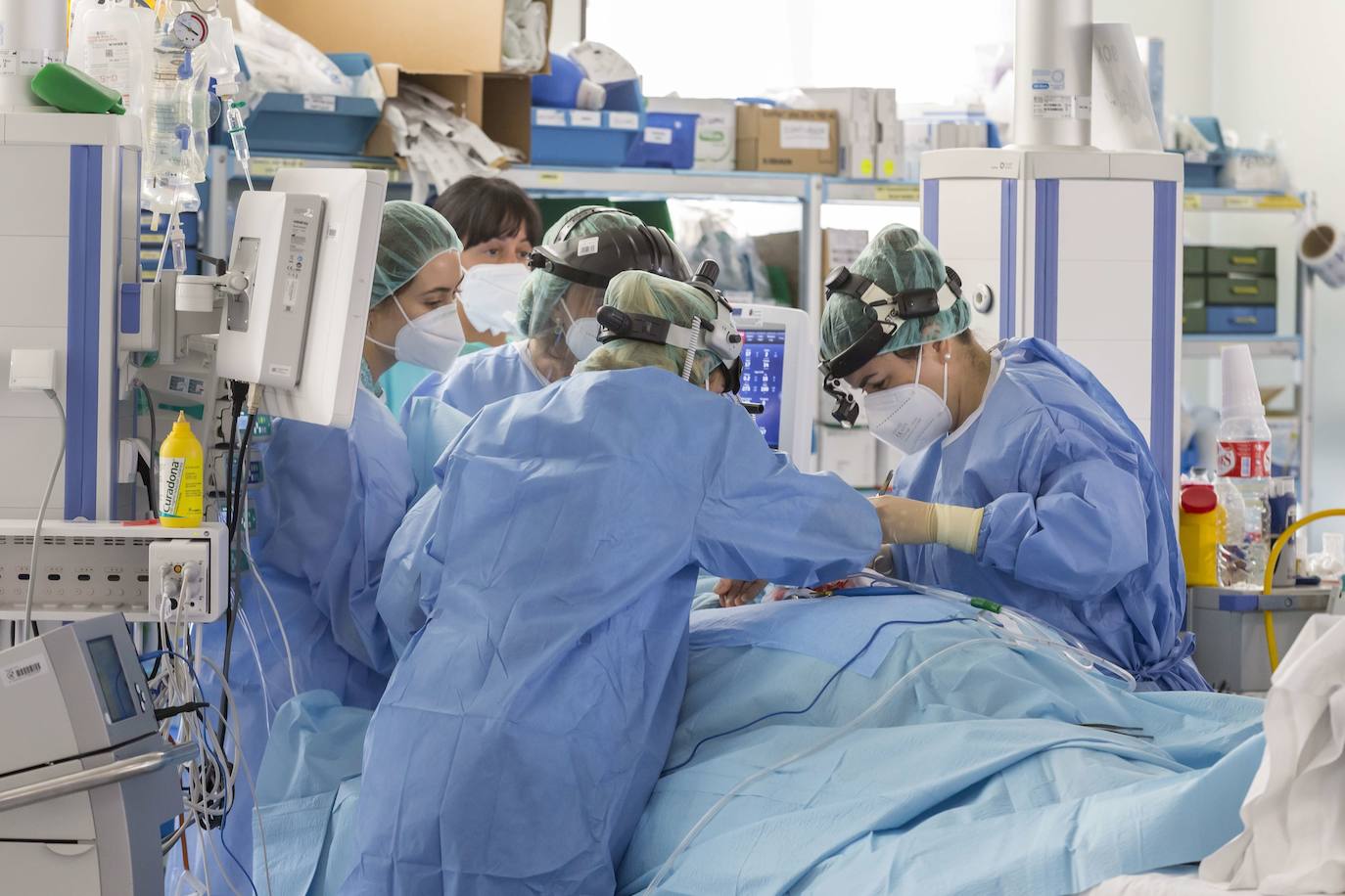 La UCI covid del Hospital Universitario Marqués de Valdecilla durante la pandemia.