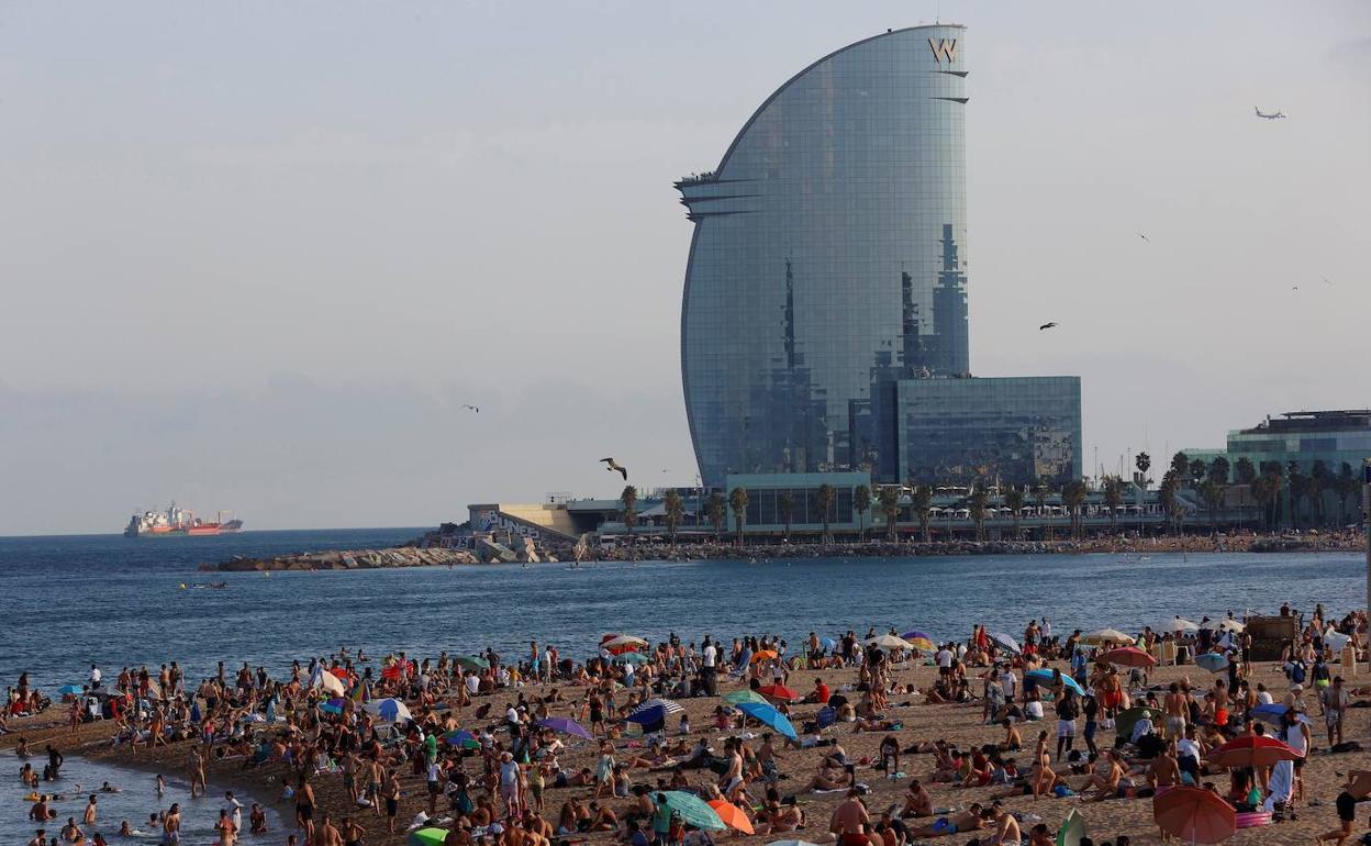 Vista de la playa de la Barceloneta.