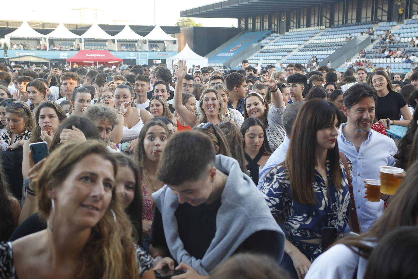 Fotos: Lleno para ver a Morat, Dvicio y Yatra en Torrelavega