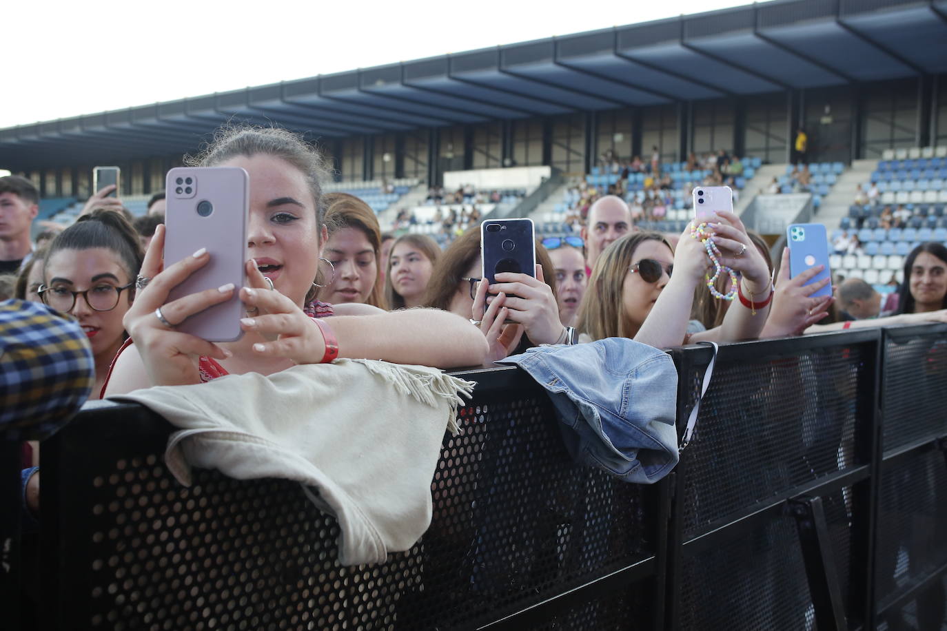 Fotos: Lleno para ver a Morat, Dvicio y Yatra en Torrelavega