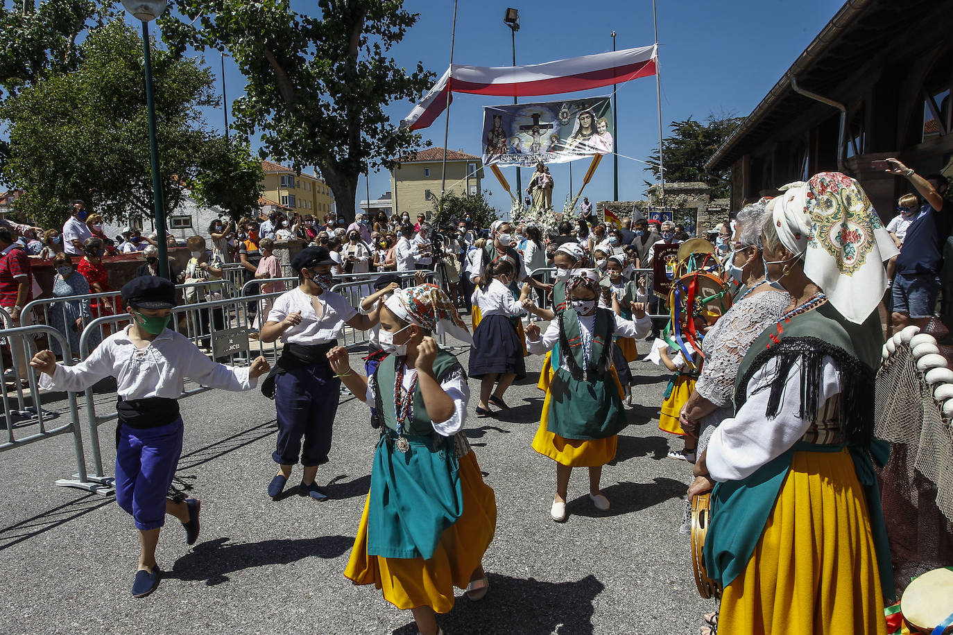 Desfile durante las Fiestas del Carmen, el pasado año en Suances.