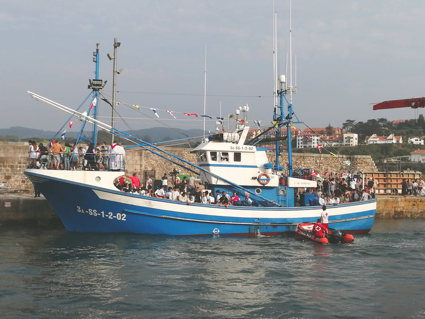 Fotos: El Cristo del Amparo vuelve a unir al pueblo de Comillas en torno al mar