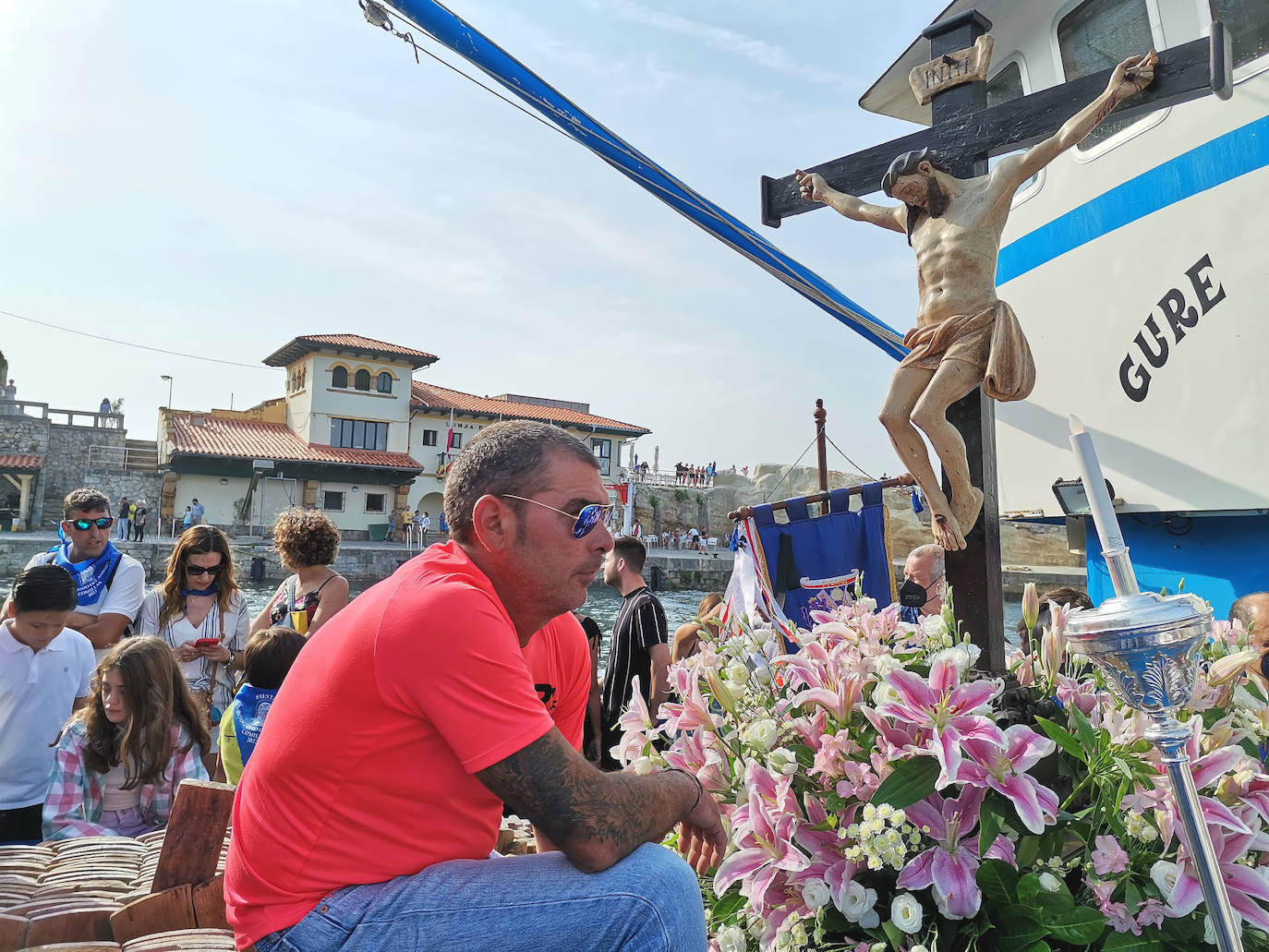 Fotos: El Cristo del Amparo vuelve a unir al pueblo de Comillas en torno al mar