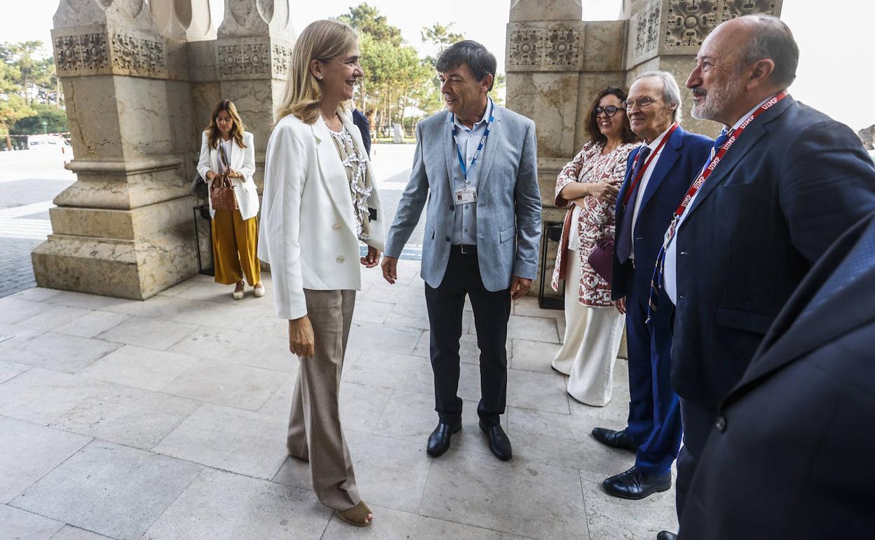 La infanta Cristina, a su llegada al Palacio de La Magdalena. 