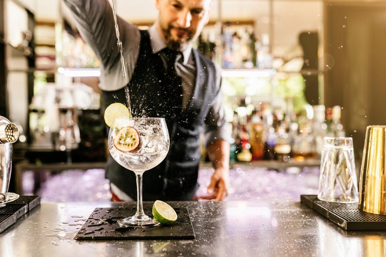 El sofisticado y refrescante gin tonic mantiene su popularidad sobre otros combinados.