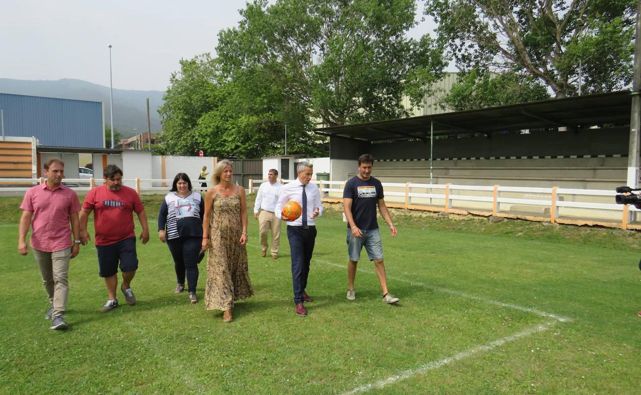 El vicepresidente, Pablo Zuloaga, visitó recientemente el campo de fútbol 