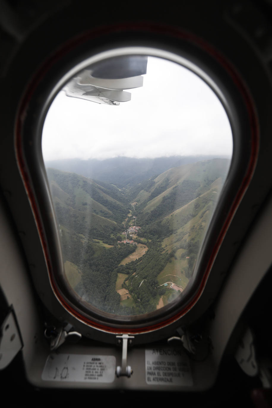 Un periodista y un fotógrafo de El Diario Montañés acompañaron a la expedición aérea.