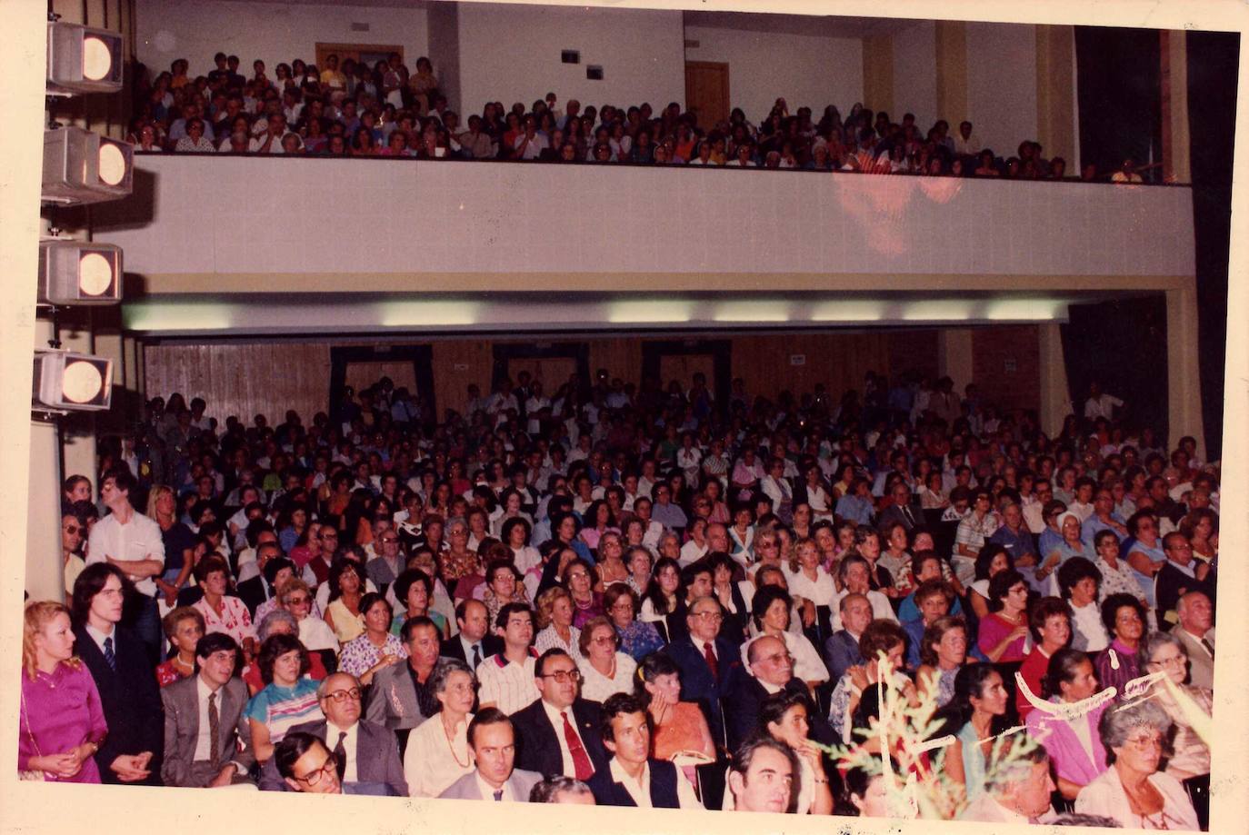 1982. Vista general de público en el VII Concurso Internacional.