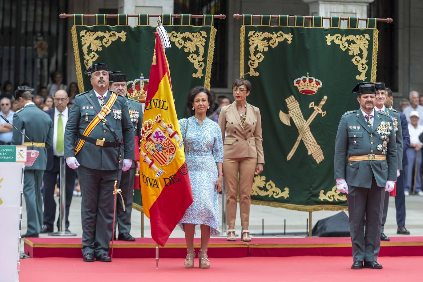 Fotos: La entrega de la bandera de España, en imágenes