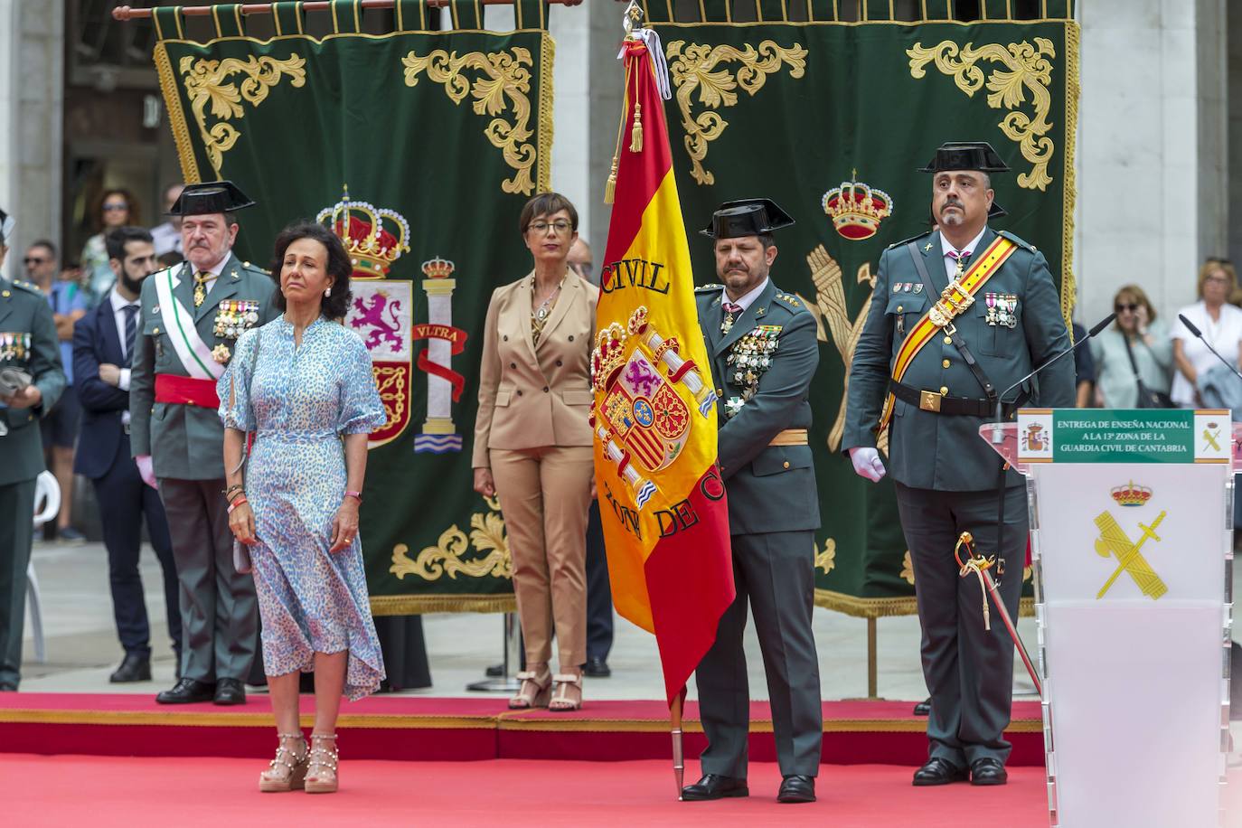 Fotos: La entrega de la bandera de España, en imágenes