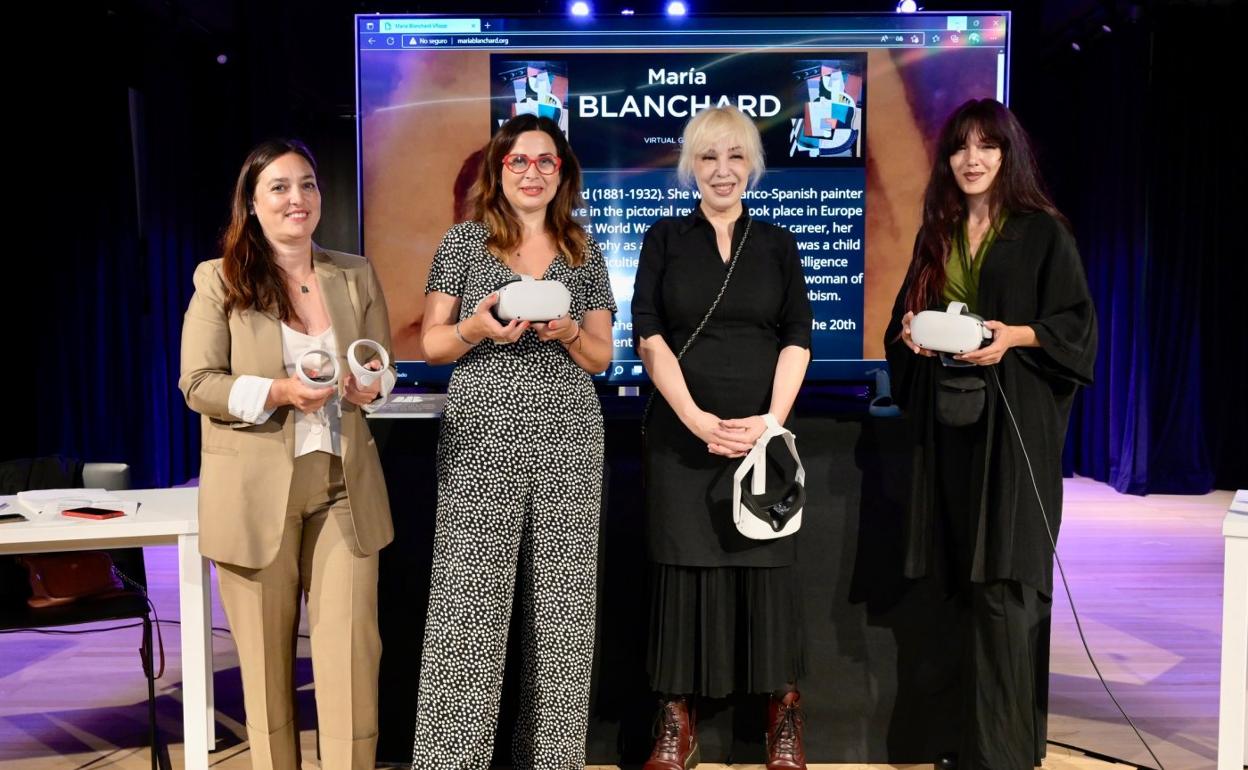 Noemí Méndez, Miriam Díaz, Susana Egeo y Patricia Egeo presentaron ayer la iniciativa en el Centro Cívico de Tabacalera. 