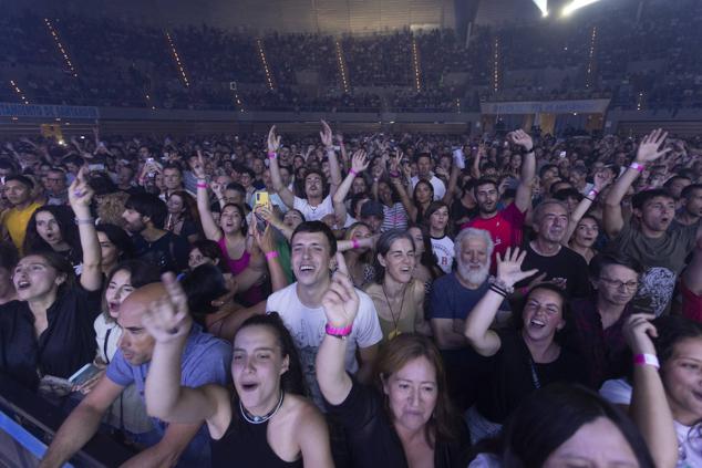 El público santanderino, entregado al rockero de Bilbao