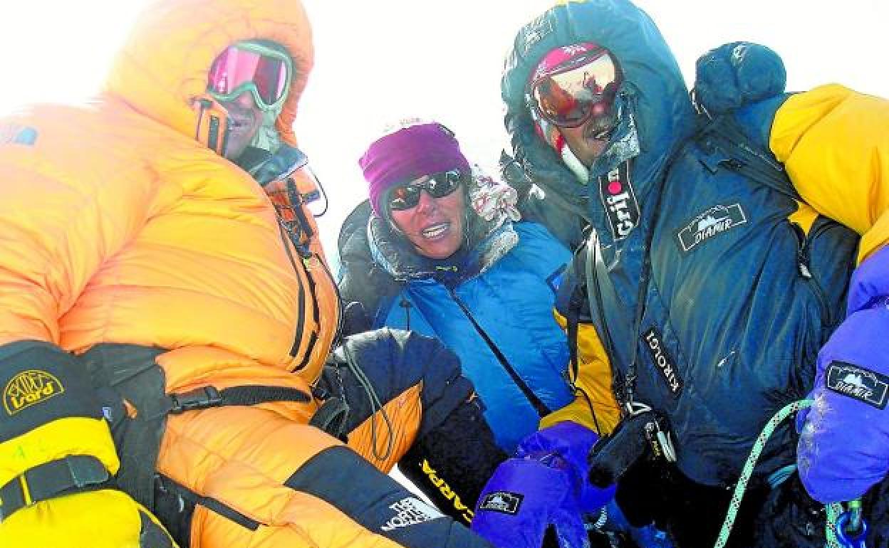 Foto de cima de Edurne Pasaban en el Manaslu, uno de los dos ochomiles que Jugalski asegura que no ha hollado. 