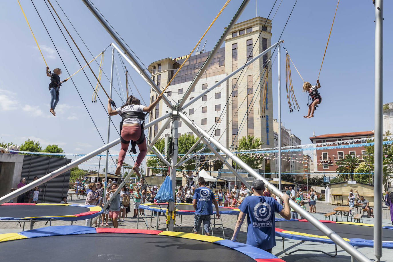 Fotos: Atracciones, mercado, palas y mucho más en las calles santanderinas