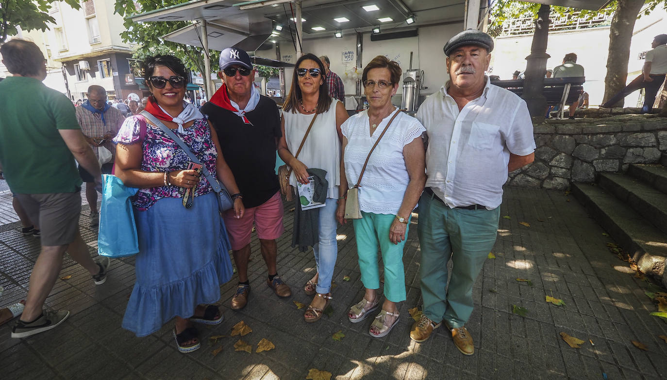 Noemí Valle, Jesús Valle, Amaya Sarachaga, Marías Ángeles Díez y Paco Santiago.