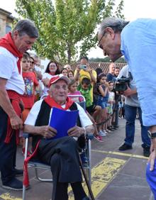 Imagen secundaria 2 - La Maya vuelve a presidir la plaza de Santiago en el pueblo de Silió