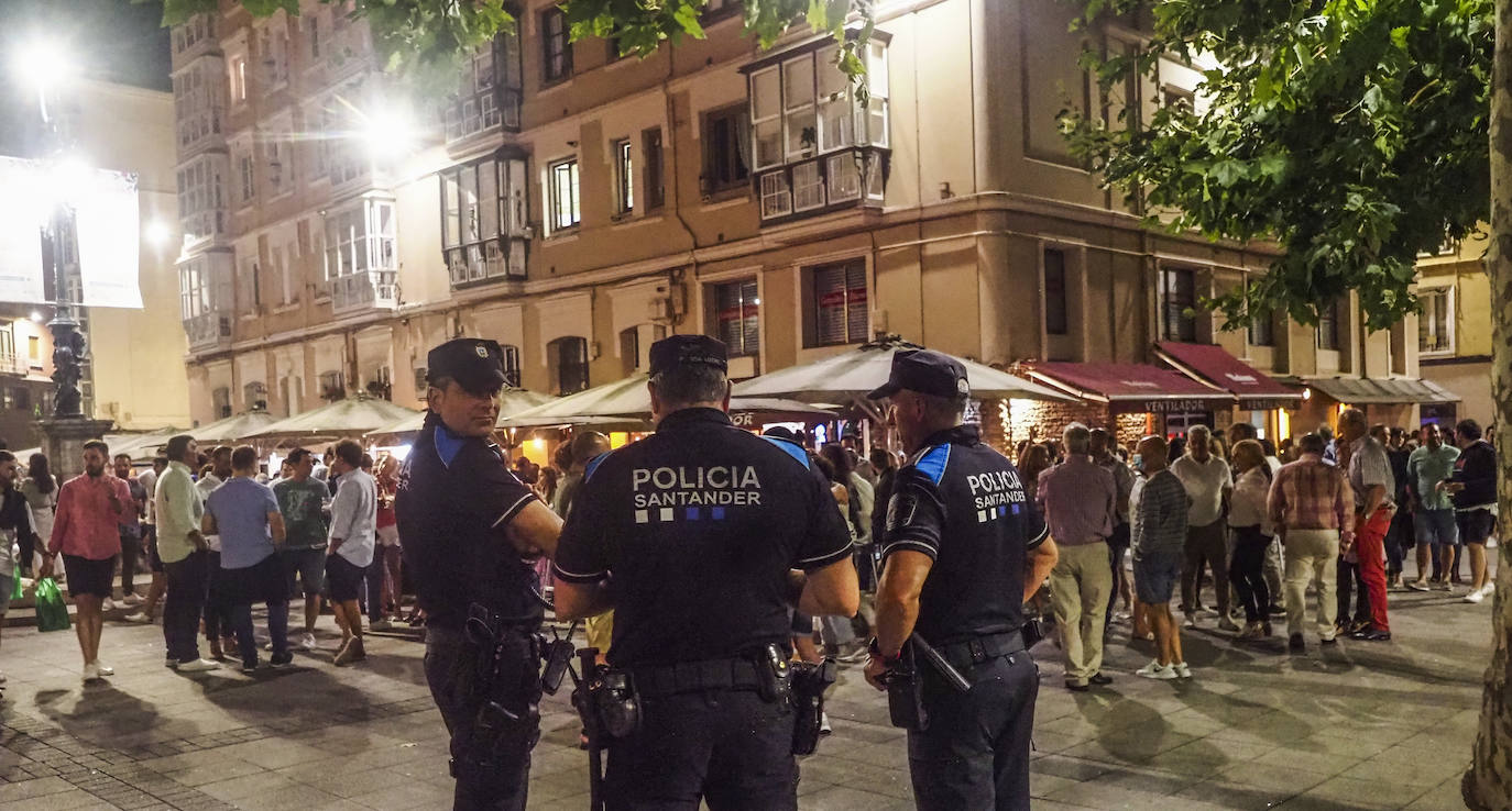 Fotos: Noche vigilada a caballo en Santander