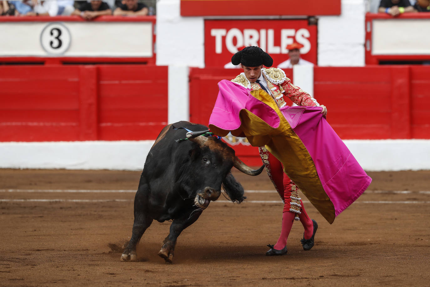 Fotos: La tarde de toros del martes en Cuatro Caminos, en imágenes