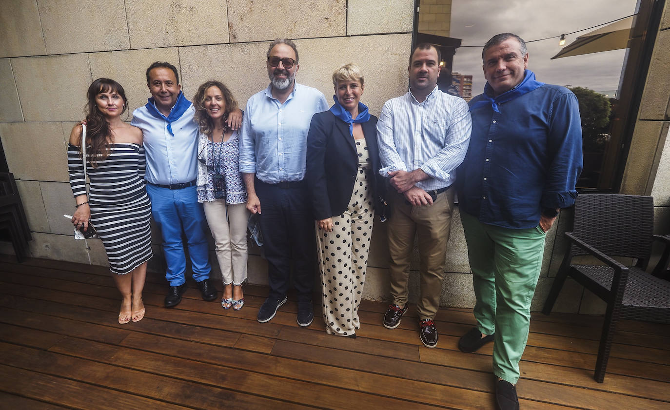 Lucía Campelo, Carlos Fernández, Miriam Pelayo, Raúl Santos, María Antonia Echevarría, Francisco Dueñas y Carlos Pérez. 