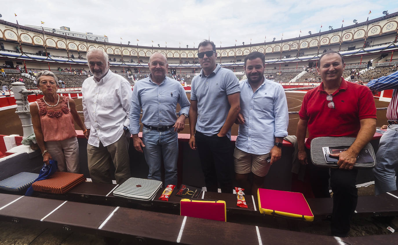 Emilia Tapia, Carlos Inestrillas, Federico Chaves, Julio de la Piedra, Fernando Chaves y Sebastián Villalón.