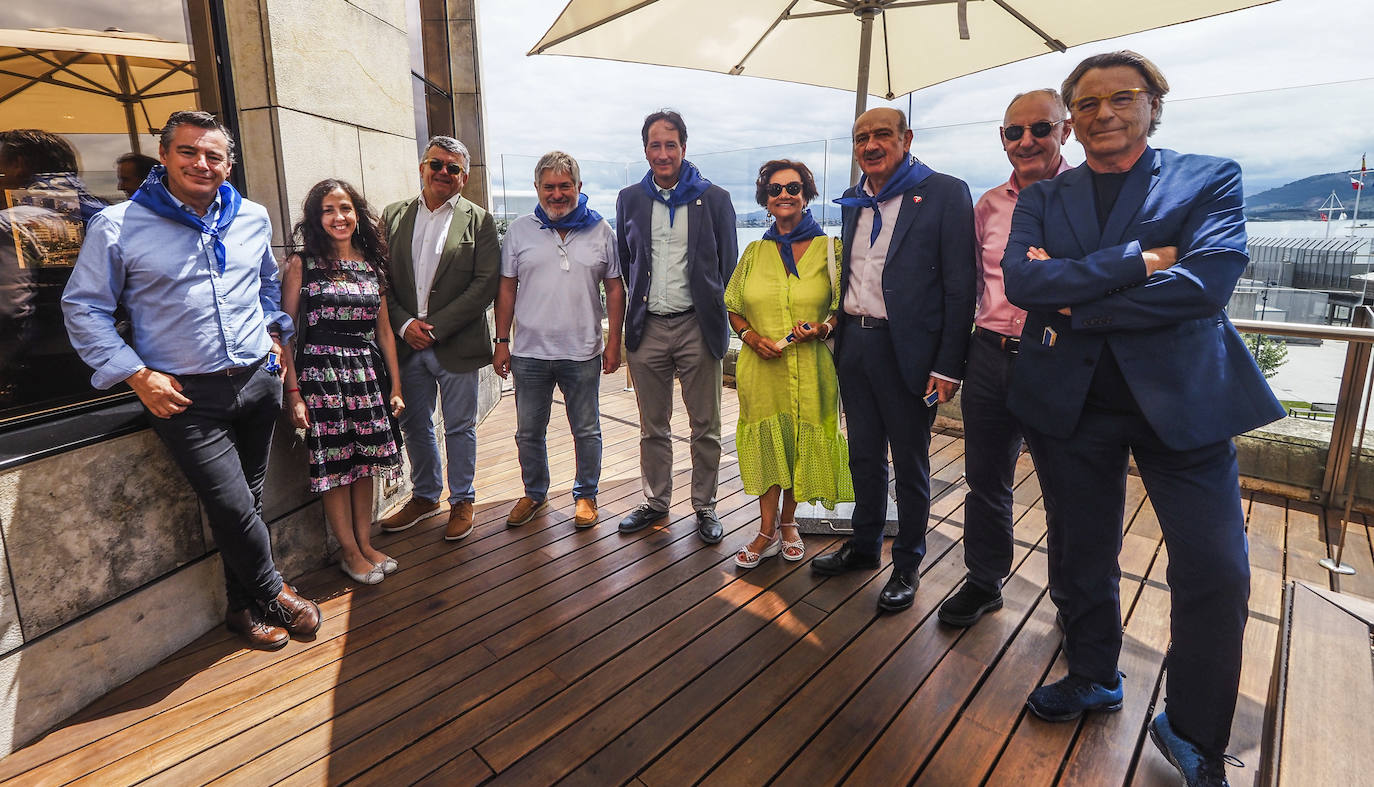 César González, Sandra García, Enrique Alonso, Sebastián Martín, José Luis Gochicoa, Carmen Gutiérrez, José María Mazón, Jesús Herrera y Javier Ontañón. 