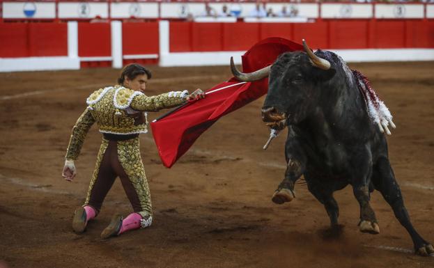 Imagen principal - Tres momentos de la jornada en Cuatro Caminos.