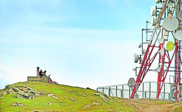 Mirador de las antenas de Ibio, en el municipio de Mazcuerras. 