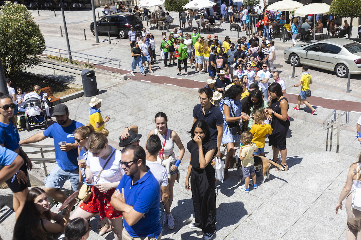 Música y baile para animar el ambiente durante las fiestas de la capital cántabra.