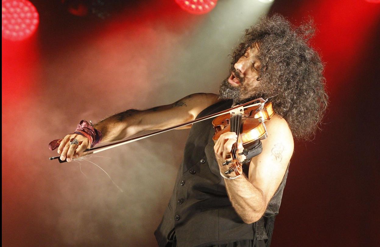 El violinista Ara Malikian se reencuentra este mes con el público de Comillas.