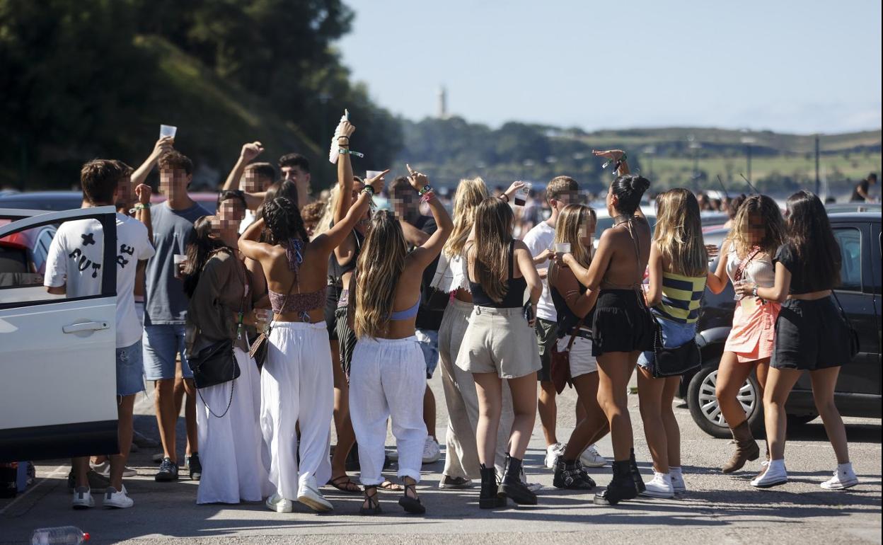 Unos 12.000 jóvenes acudieron al festival de reguetón de La Magdalena. 