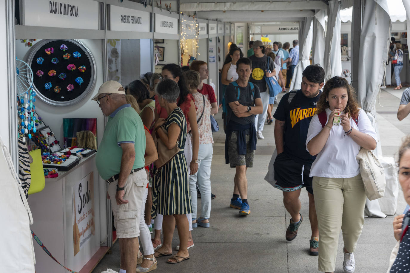 Fotos: La Feria de Artesanía regresa a la Plaza Porticada con 34 propuestas