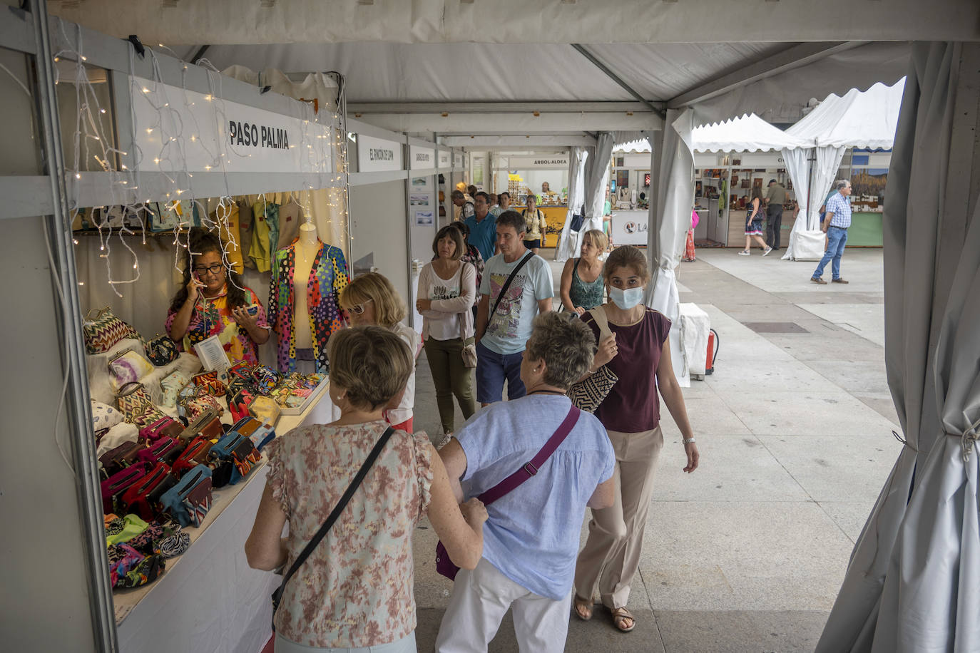 Fotos: La Feria de Artesanía regresa a la Plaza Porticada con 34 propuestas