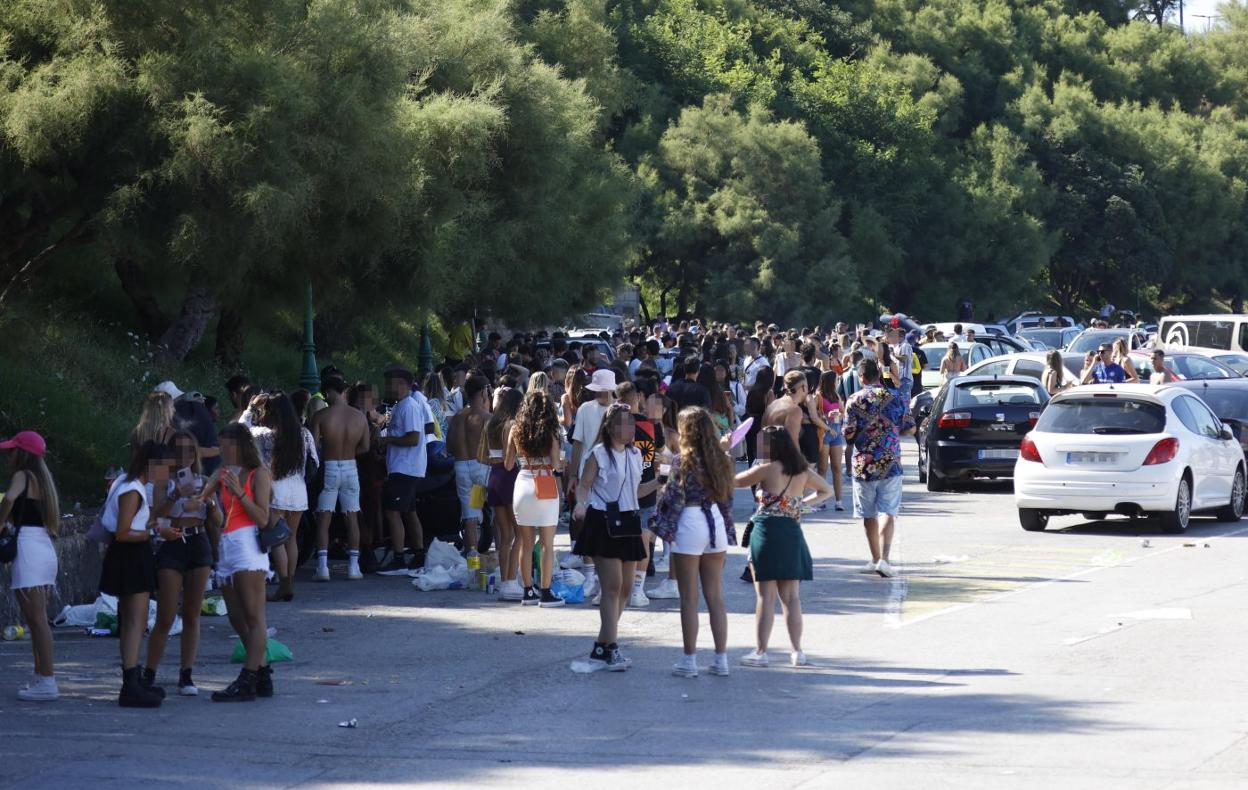 Siete de los once jóvenes que acudieron a Valdecilla el domingo tras asistir al festival de reguetón han presentado denuncia.