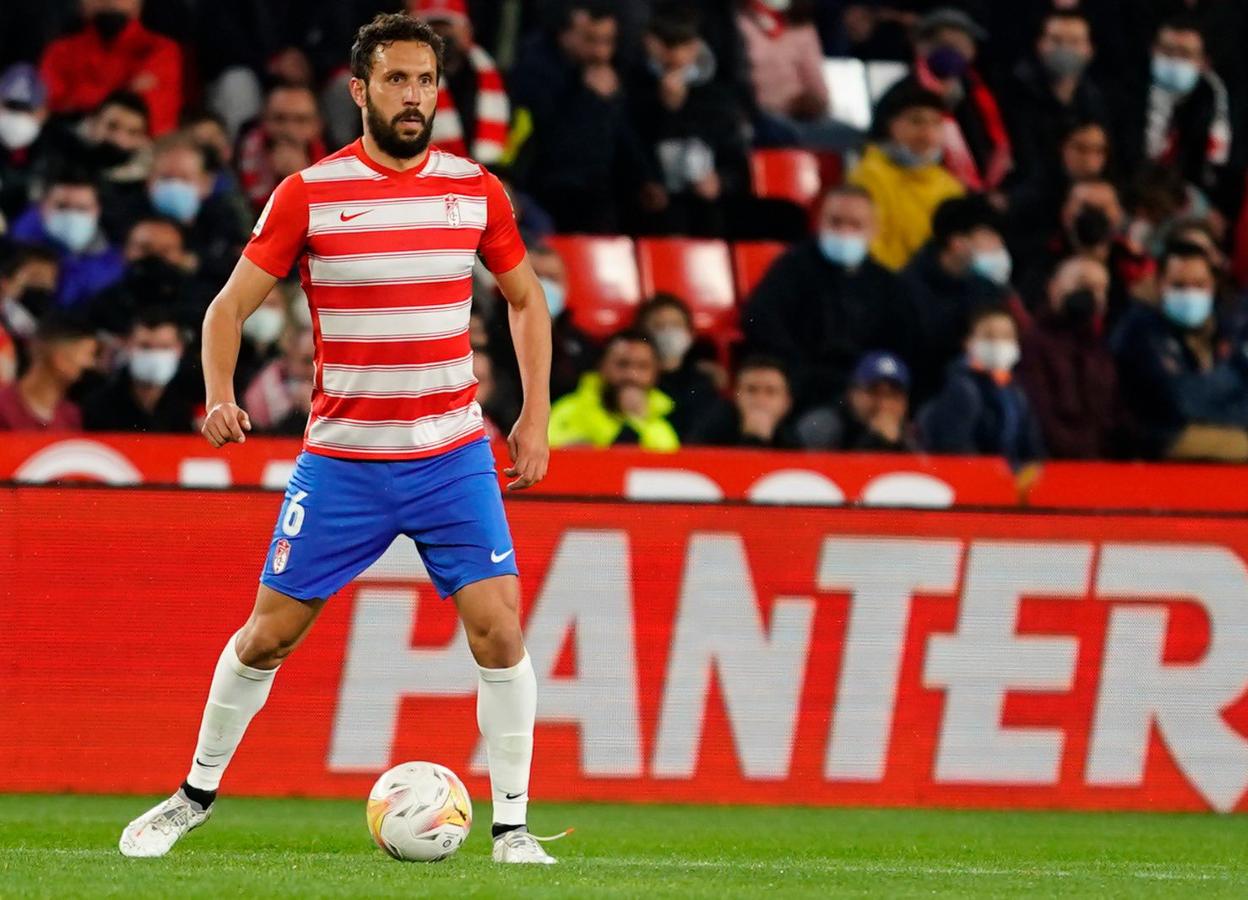 Germán, en un partido de la pasada campaña, vistiendo la camiseta del Granada.