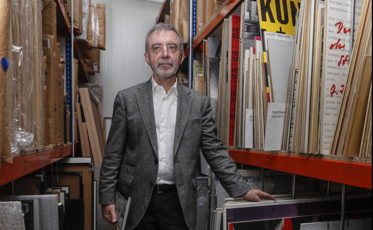 Manuel Borja-Villel, director del Reina Sofía, posa en las instalaciones del Archivo Lafuente. 