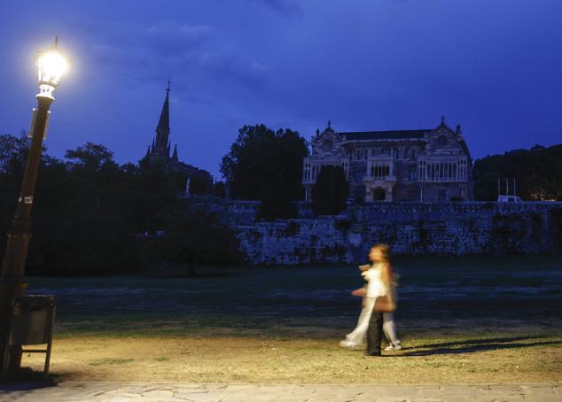 El Palacio Sobrellano de Comillas, completamente a oscuras