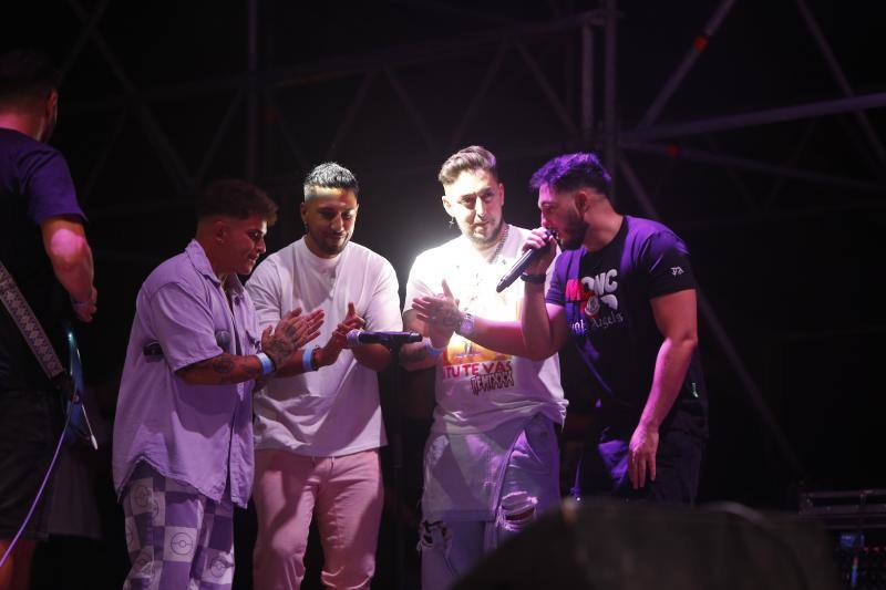 Las mejores imágenes de los artistas que este jueves protagonizaron la primera jornada del festival Vive la Feria de Torrelavega. Omar Montes puso el broche de oro a una noche en la que también pisaron el escenario Robledo, Danny Romero y el grupo Lérica.