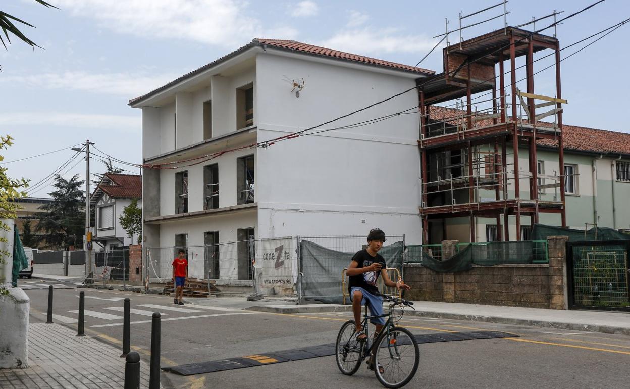 La obra se inició en junio de 2021 y se ejecuta en la antigua Casa de los Maestros.