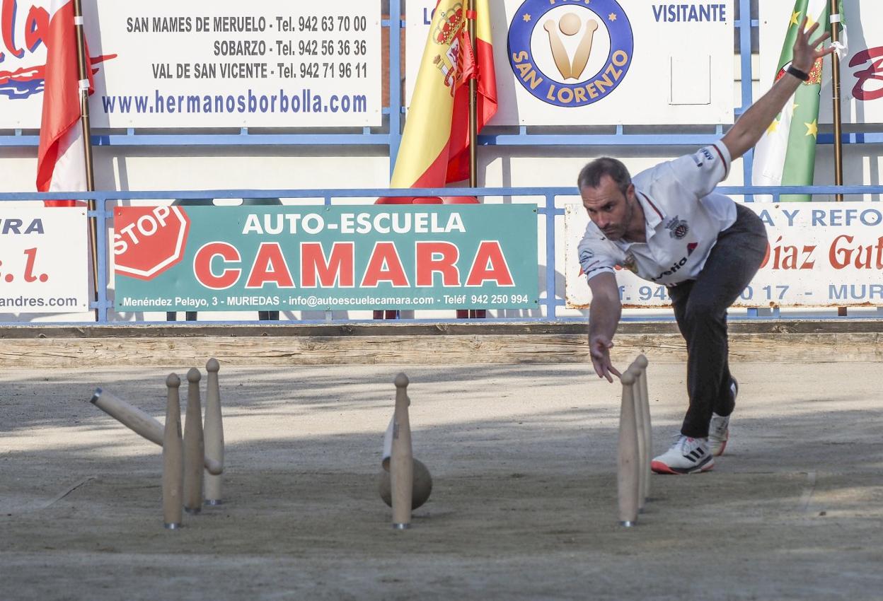 David Penagos superó por un solo bolo a Víctor González en la final del San Lorenzo en Parbayón. 