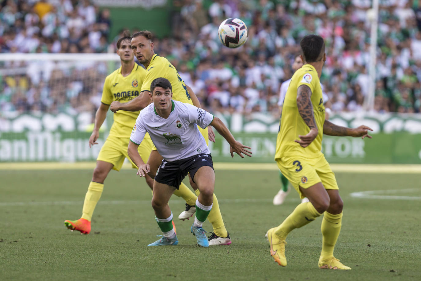 Fotos: El Villarreal castiga al Racing en el tiempo añadido